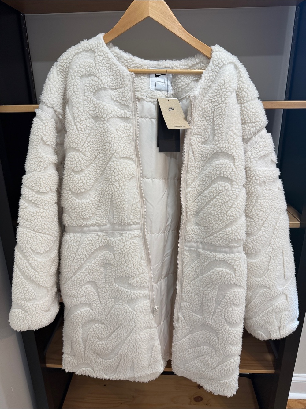 Nike Cream Sherpa Zip-Front Jacket size - S  *Brand New* smoke free environment